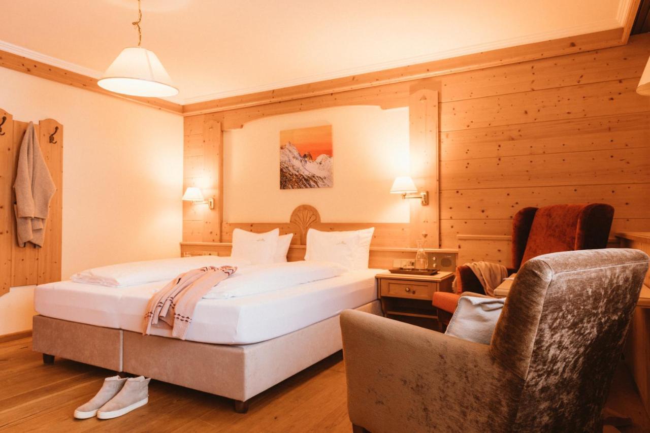 Gartenhotel Linde 4 Sterne Superior Ried im Oberinntal Kültér fotó