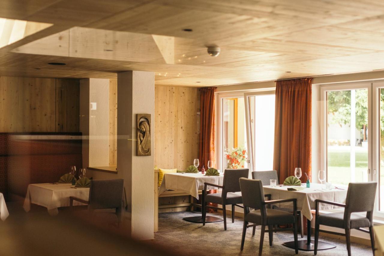 Gartenhotel Linde 4 Sterne Superior Ried im Oberinntal Kültér fotó
