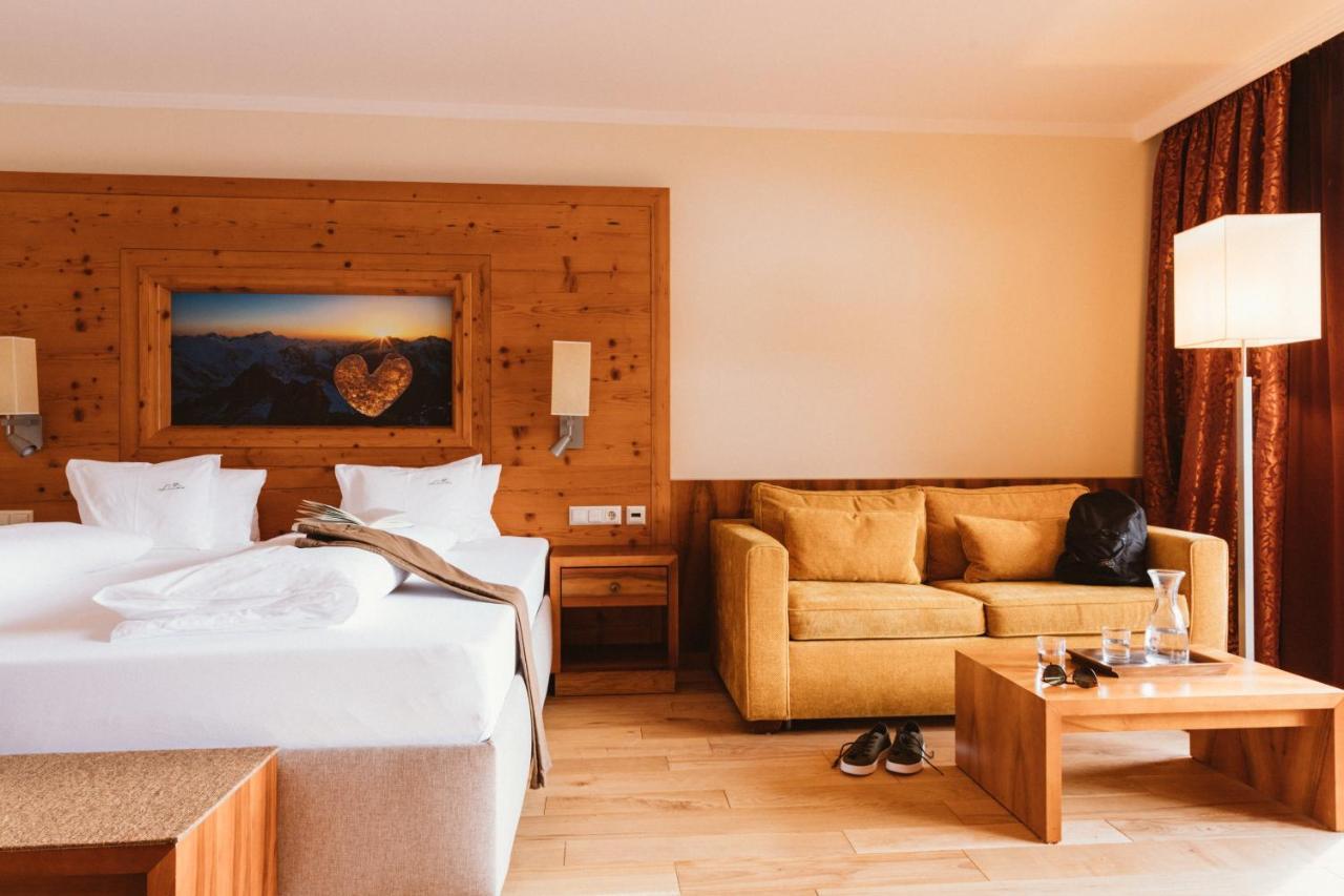 Gartenhotel Linde 4 Sterne Superior Ried im Oberinntal Kültér fotó