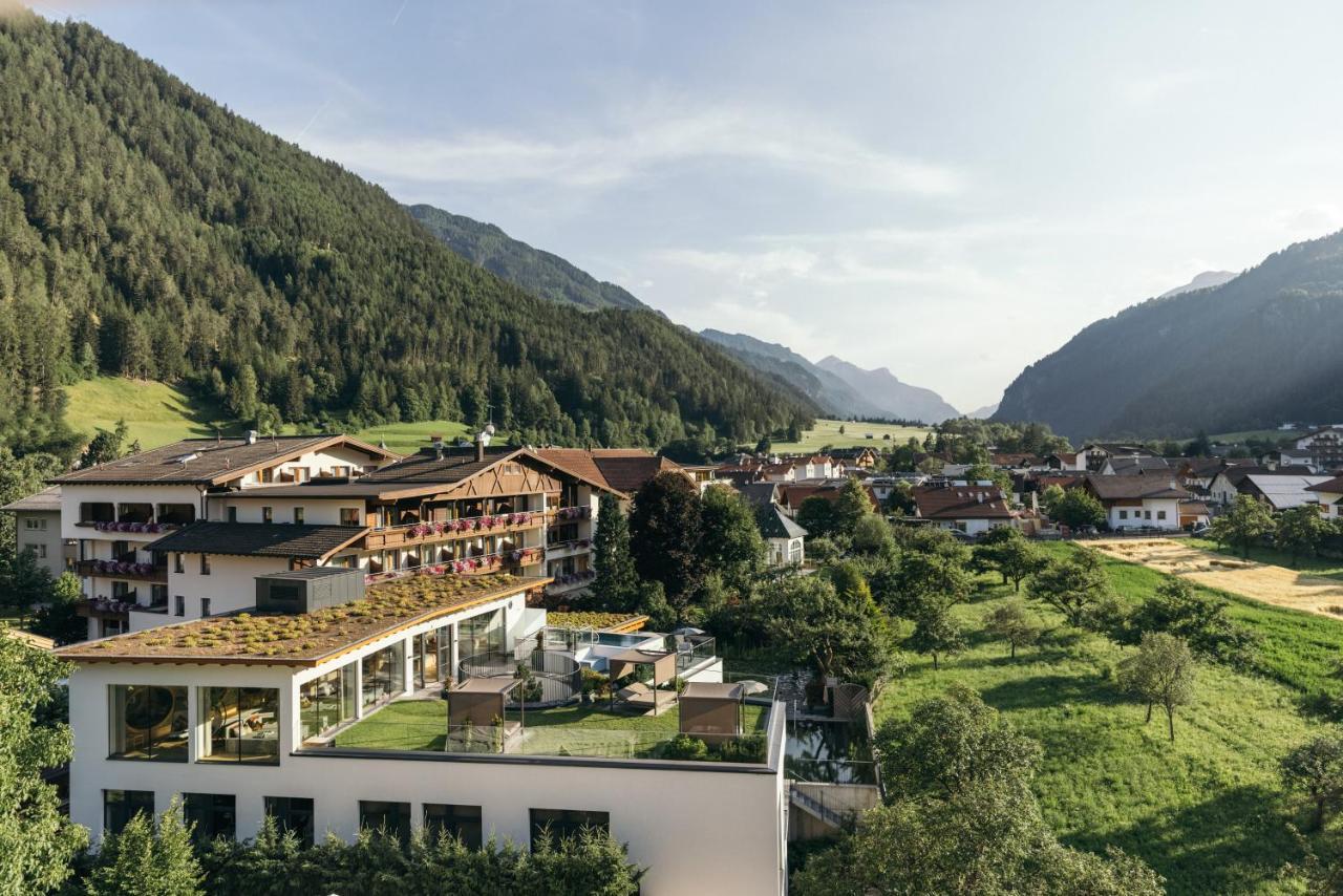 Gartenhotel Linde 4 Sterne Superior Ried im Oberinntal Kültér fotó