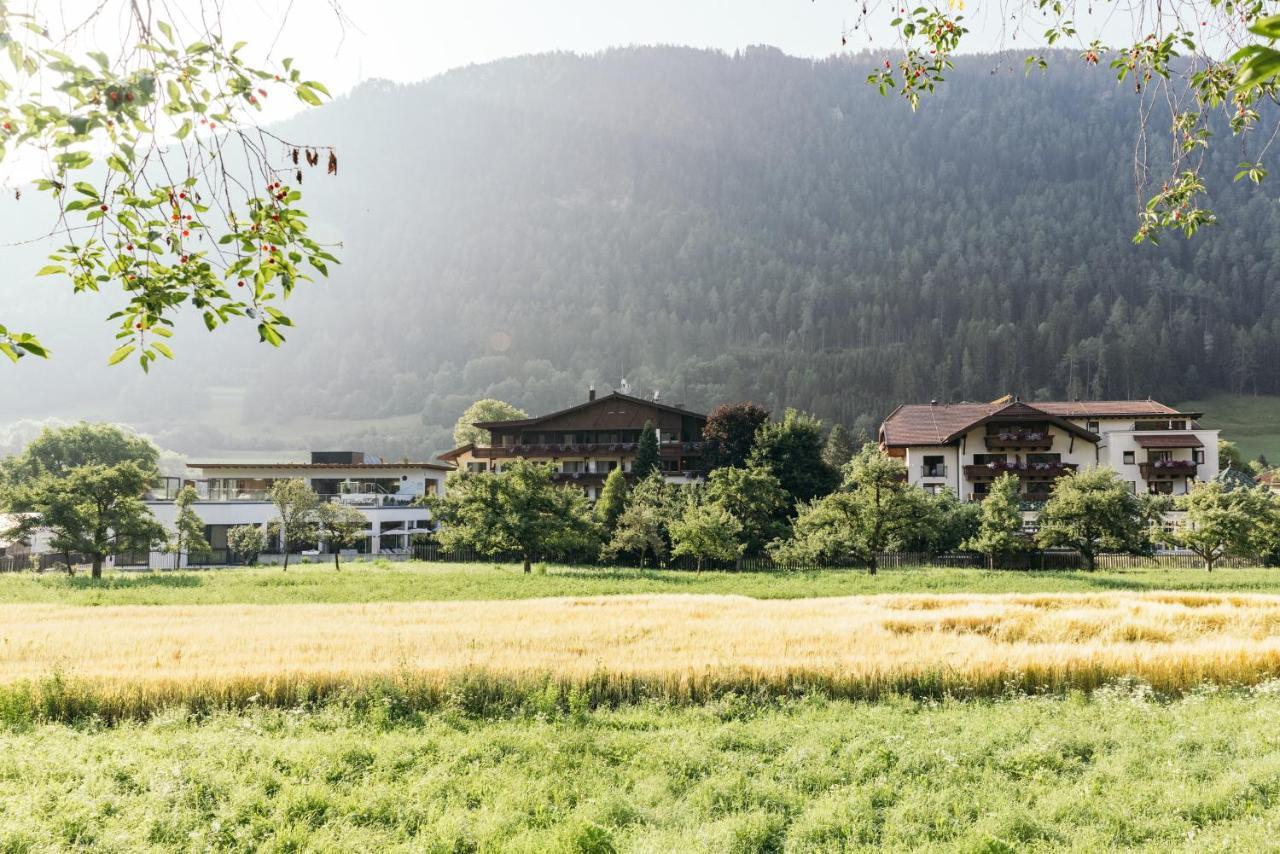 Gartenhotel Linde 4 Sterne Superior Ried im Oberinntal Kültér fotó