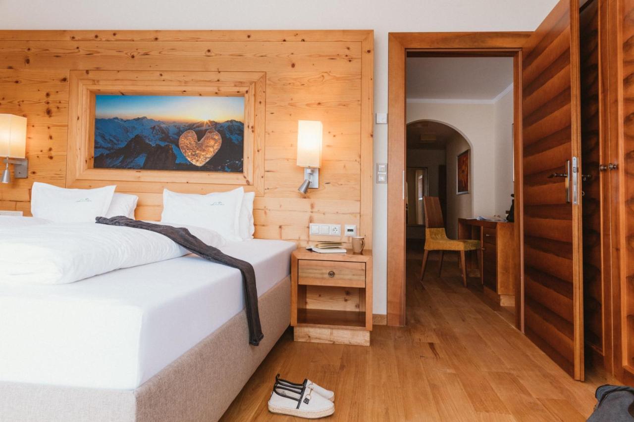 Gartenhotel Linde 4 Sterne Superior Ried im Oberinntal Kültér fotó